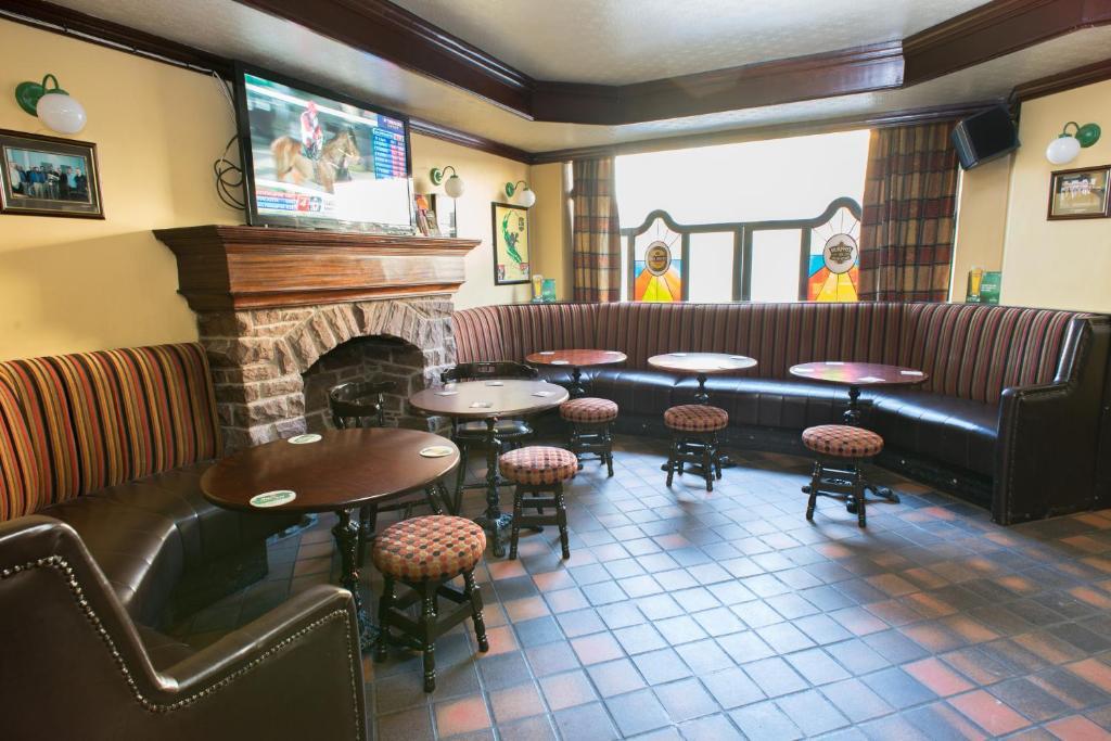 Milltown  Larkin'S Pub, Restaurant, And B&B المظهر الخارجي الصورة